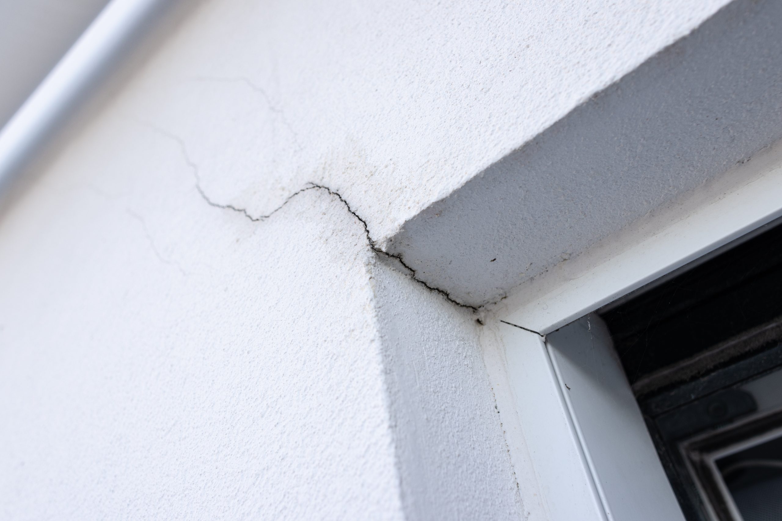 Close-up of a crack in wall - Big Easy Concrete